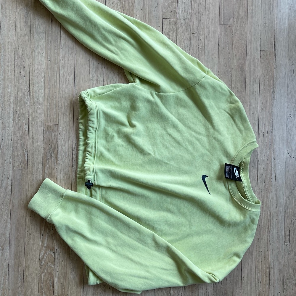 Cropped nike crew neck